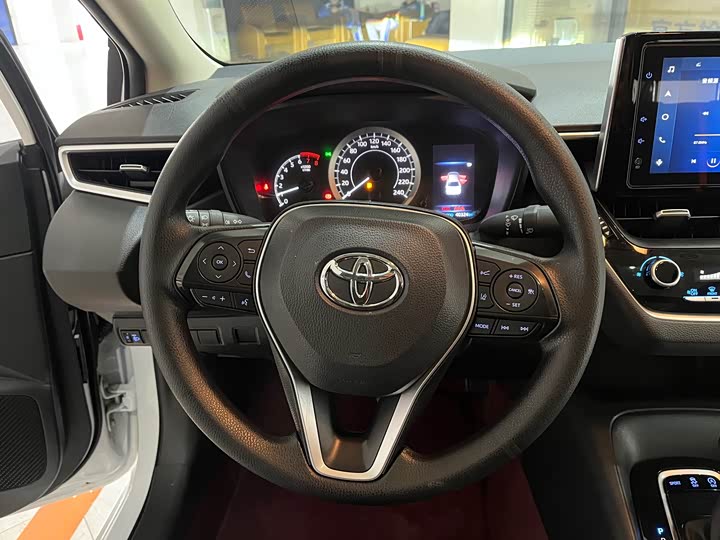 Фото 12 - Toyota Corolla