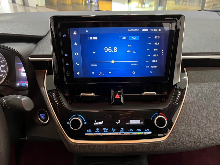 Фото 13 - Toyota Corolla