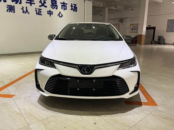 Фото 2 - Toyota Corolla