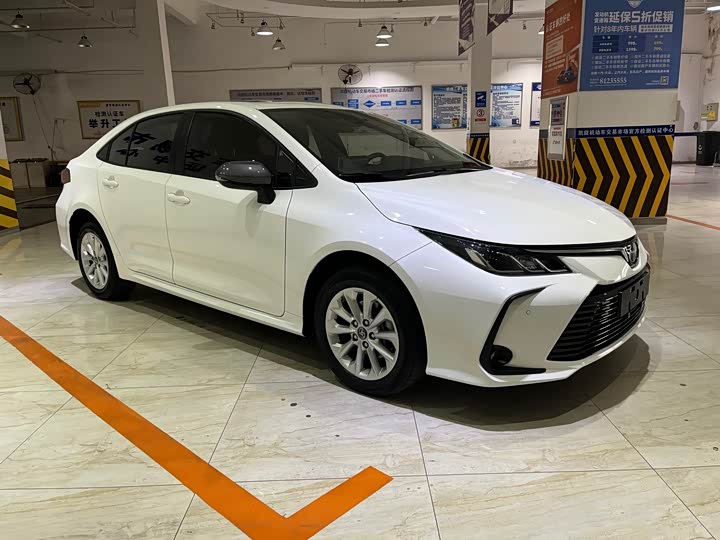 Фото 3 - Toyota Corolla