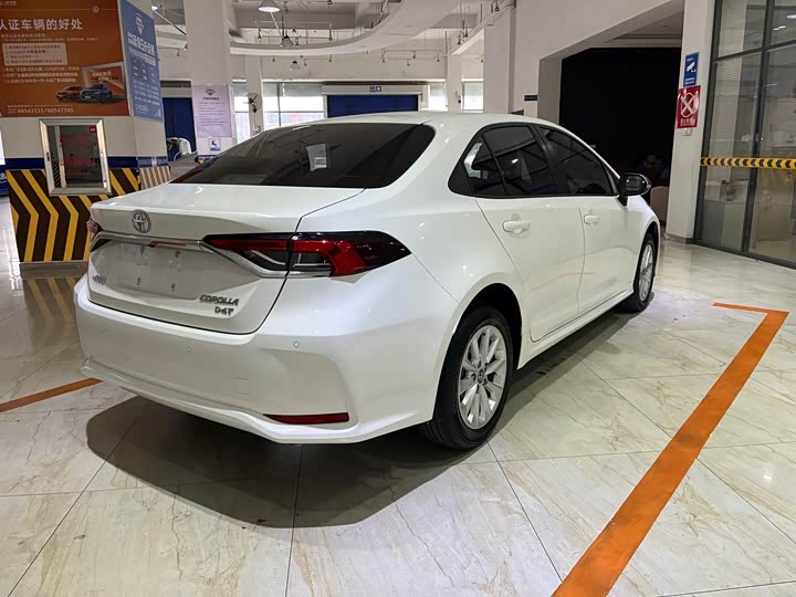 Фото 4 - Toyota Corolla