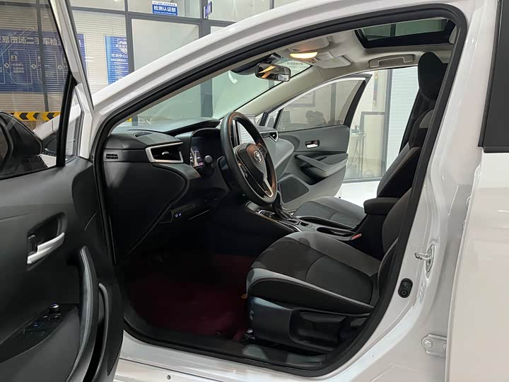 Фото 8 - Toyota Corolla