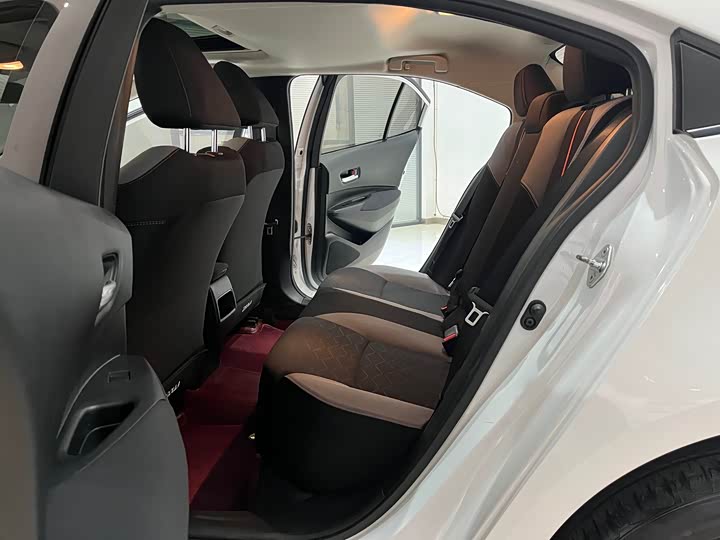 Фото 9 - Toyota Corolla