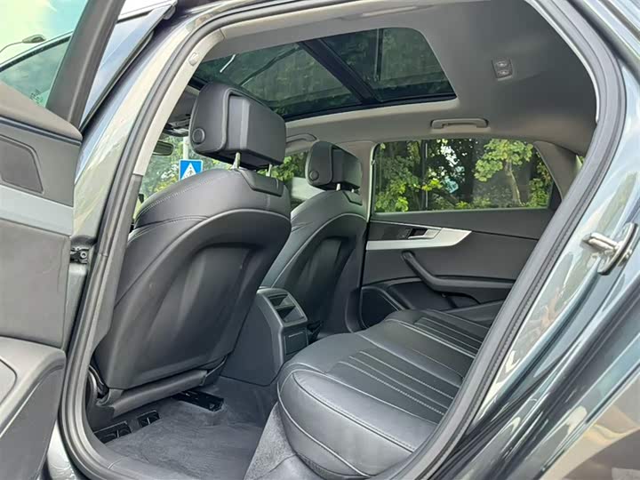 Фото 10 - Audi A4L