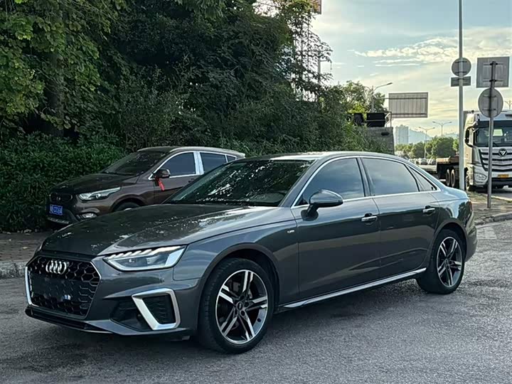 Фото 2 - Audi A4L