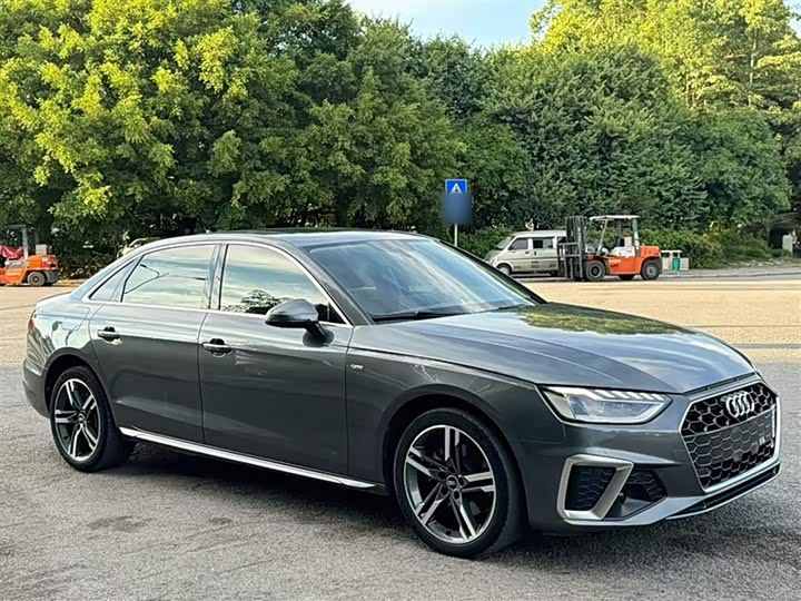 Фото 4 - Audi A4L