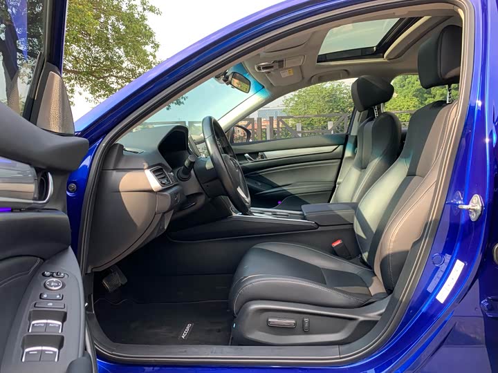 Фото 13 - Honda Accord