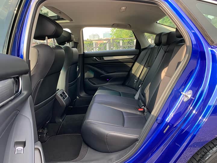 Фото 14 - Honda Accord