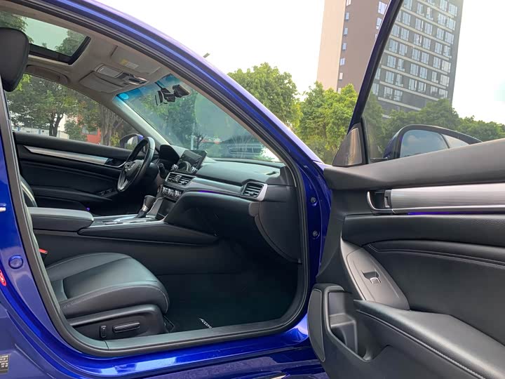 Фото 15 - Honda Accord