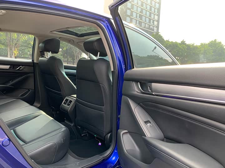 Фото 16 - Honda Accord