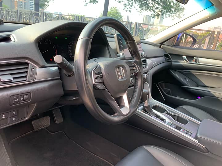 Фото 17 - Honda Accord