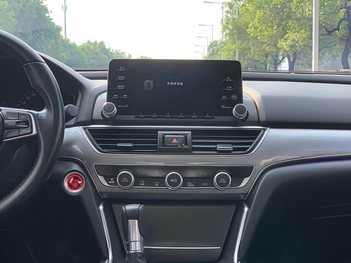 Фото 18 - Honda Accord