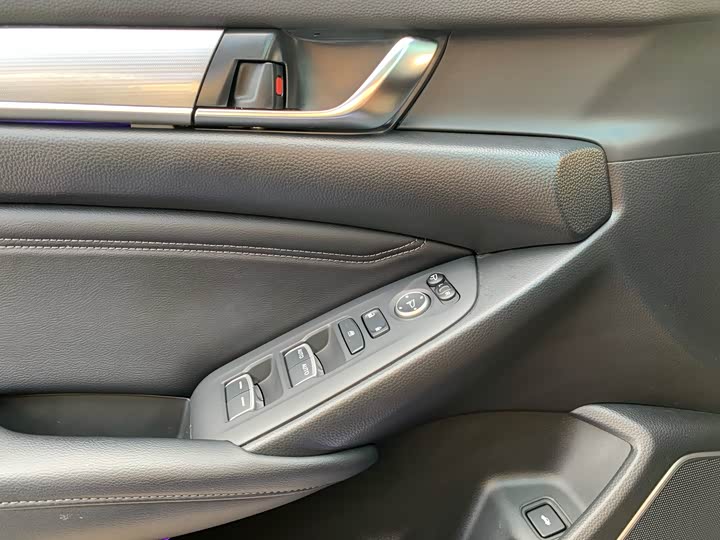 Фото 21 - Honda Accord