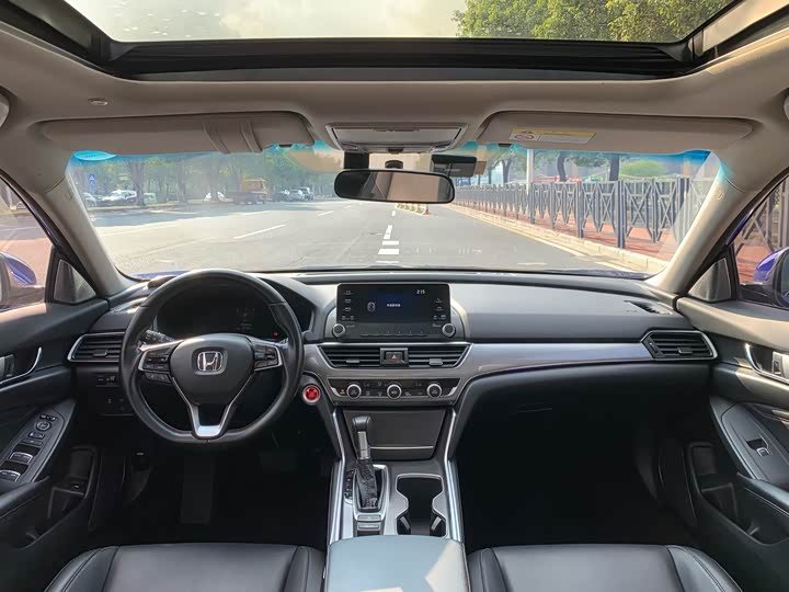 Фото 31 - Honda Accord