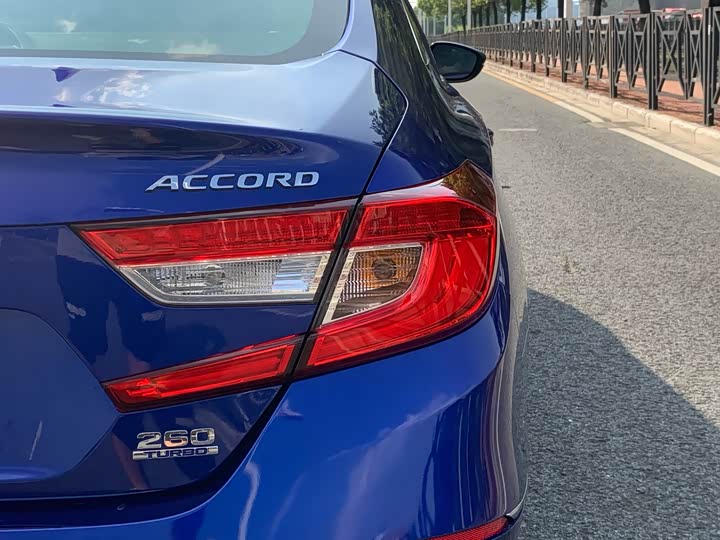 Фото 9 - Honda Accord