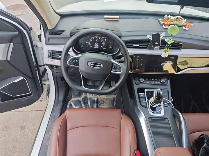 Фото 3 - Geely Atlas