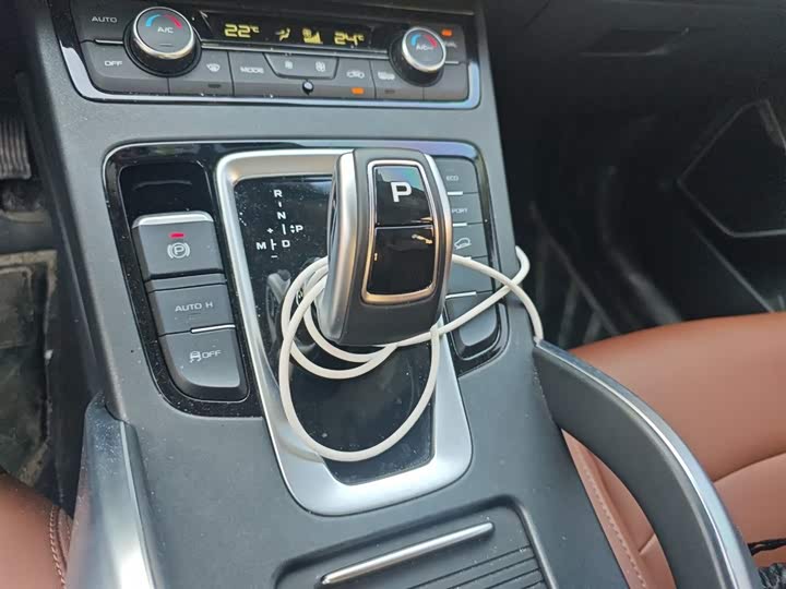 Фото 7 - Geely Atlas