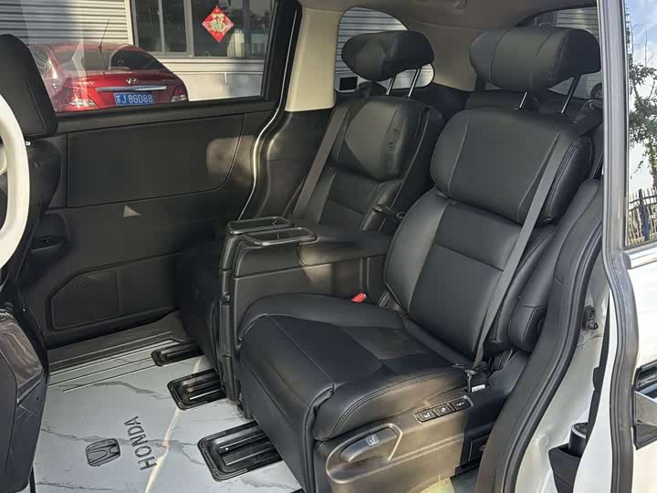 Фото 3 - Honda Elysion