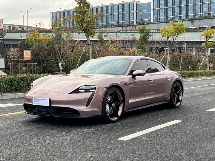 Фото 1 - Porsche Taycan