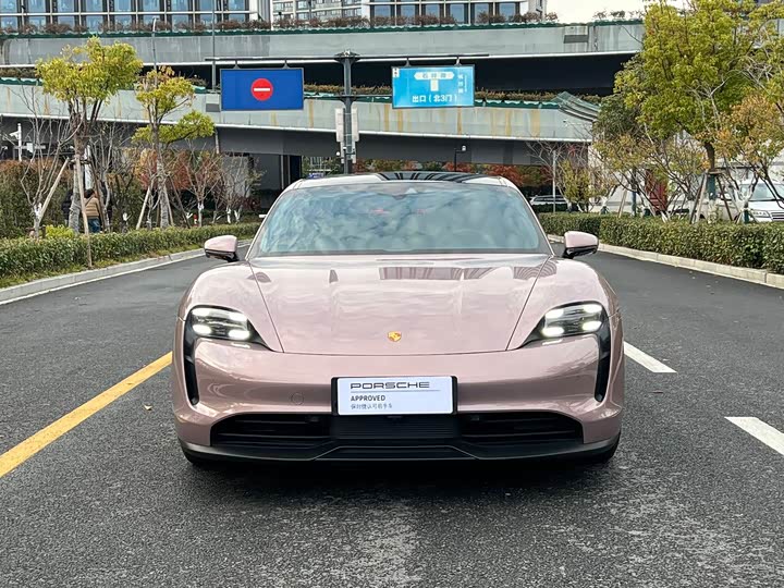 Фото 2 - Porsche Taycan