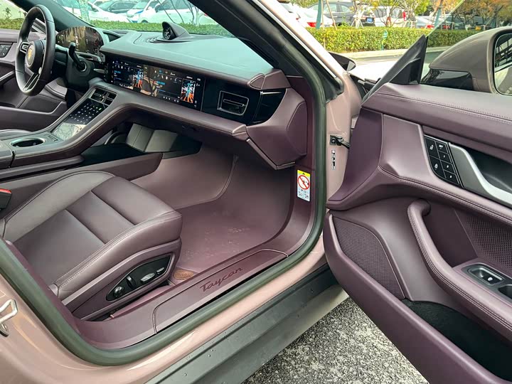 Фото 4 - Porsche Taycan