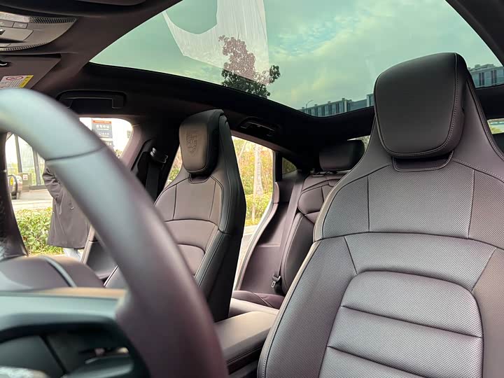 Фото 6 - Porsche Taycan