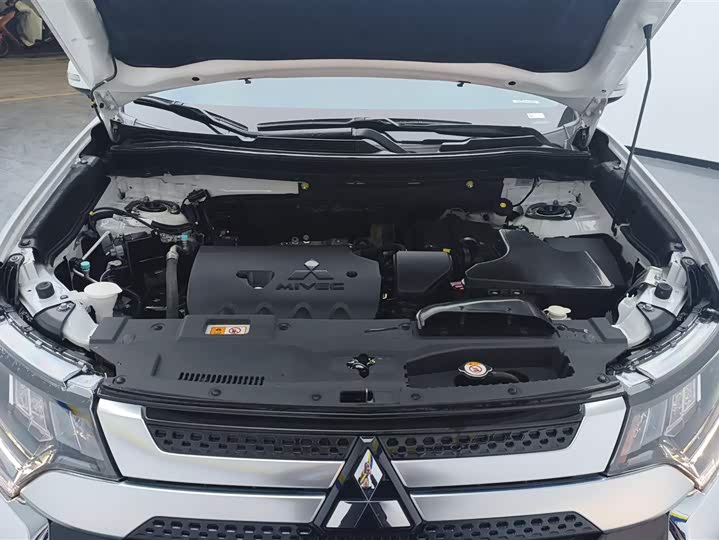 Фото 10 - Mitsubishi Outlander