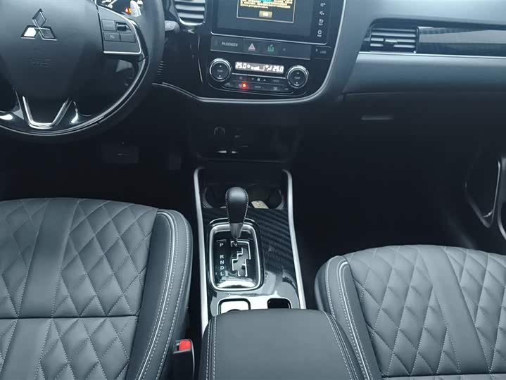 Фото 16 - Mitsubishi Outlander