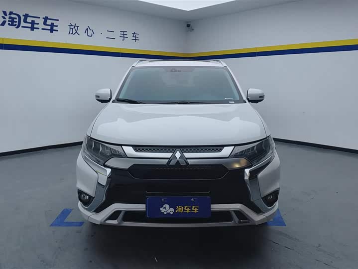 Фото 2 - Mitsubishi Outlander
