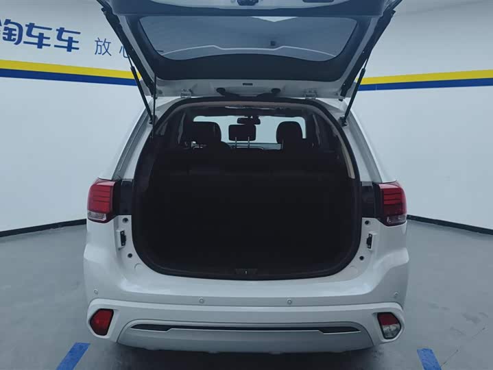 Фото 4 - Mitsubishi Outlander