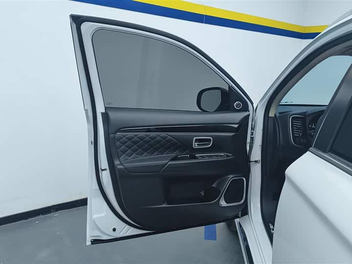 Фото 7 - Mitsubishi Outlander