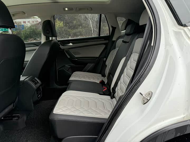 Фото 9 - Volkswagen Tayron