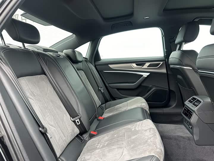 Фото 13 - Audi A6L