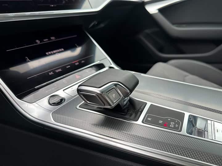 Фото 16 - Audi A6L