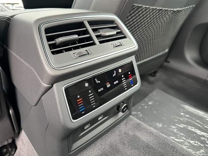 Фото 17 - Audi A6L