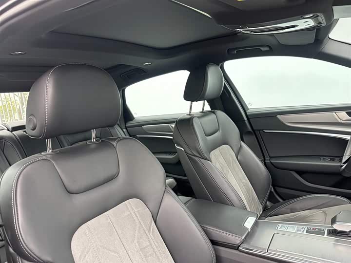 Фото 18 - Audi A6L