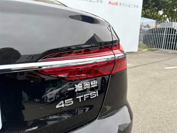 Фото 8 - Audi A6L