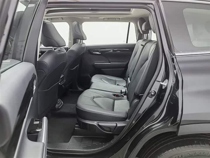 Фото 15 - Toyota Highlander