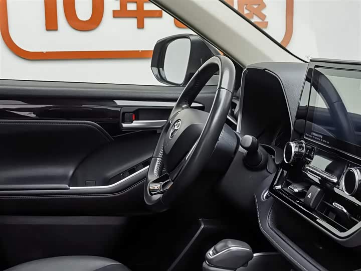 Фото 22 - Toyota Highlander