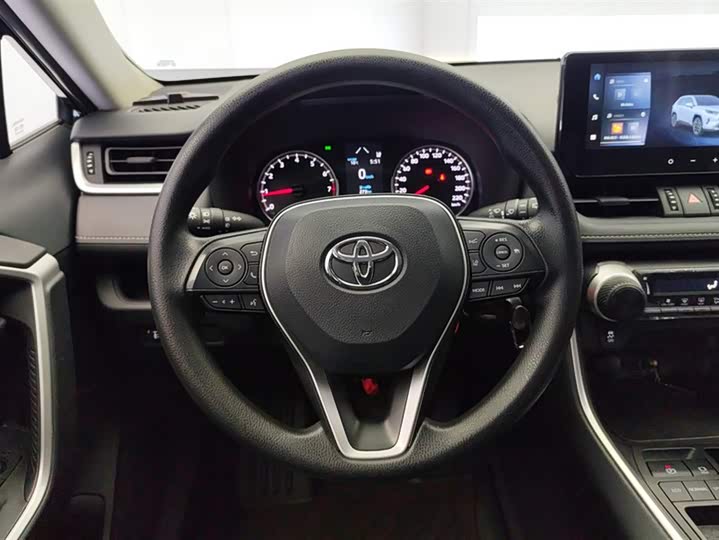 Фото 15 - Toyota RAV4