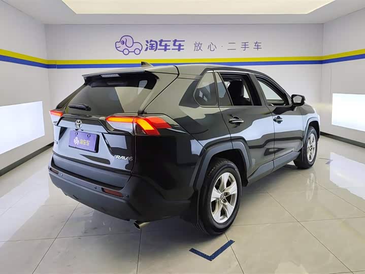 Фото 3 - Toyota RAV4