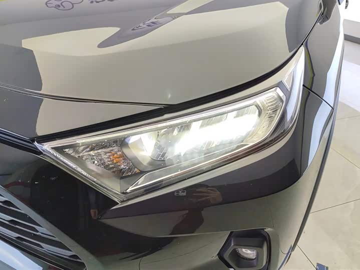 Фото 5 - Toyota RAV4