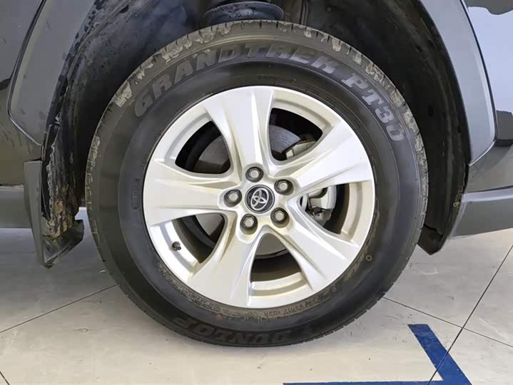 Фото 6 - Toyota RAV4