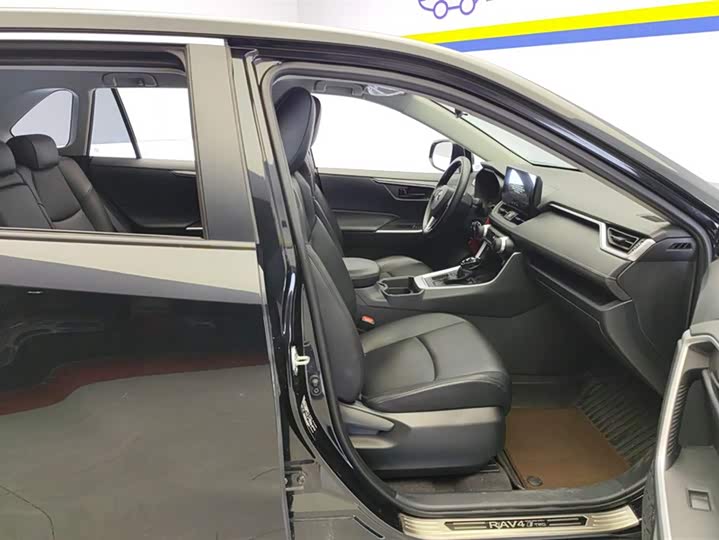 Фото 8 - Toyota RAV4