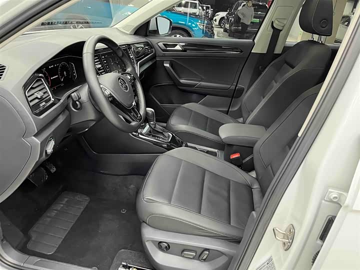 Фото 11 - Volkswagen T-Roc