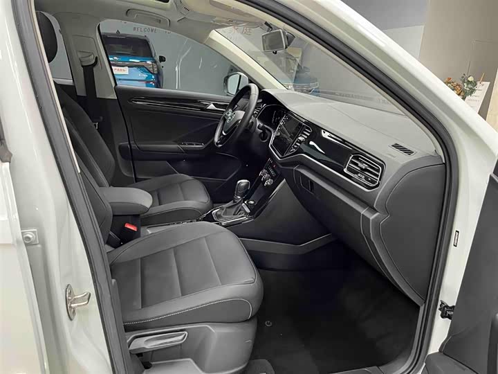 Фото 13 - Volkswagen T-Roc