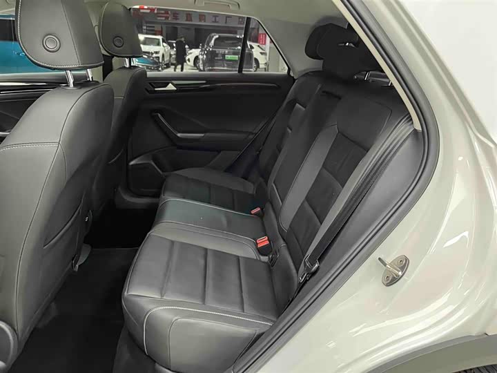 Фото 14 - Volkswagen T-Roc