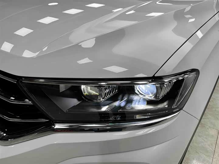 Фото 18 - Volkswagen T-Roc