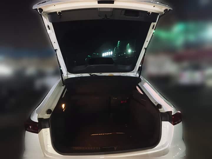 Фото 10 - Bestune B70