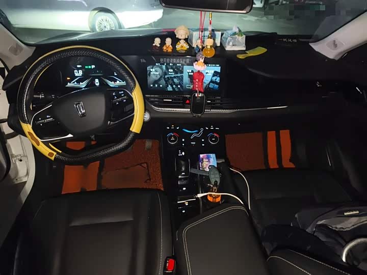 Фото 13 - Bestune B70